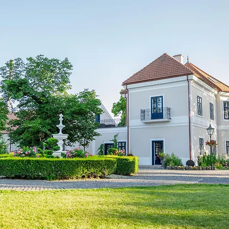 Bed & Breakfast Kaštieľ Nana