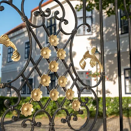 Bed & Breakfast Kaštieľ 4*