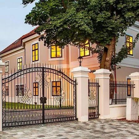 Kaštieľ Bed & Breakfast 4*