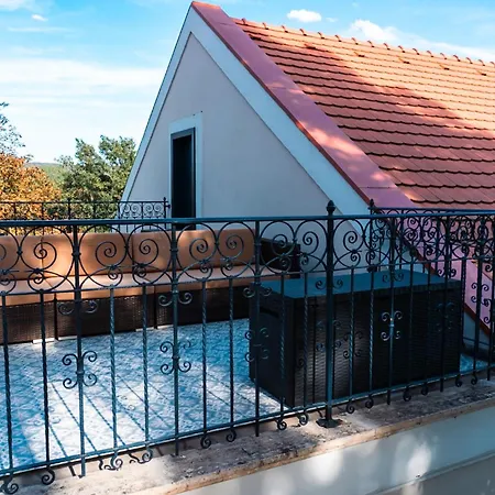Kaštieľ 4*