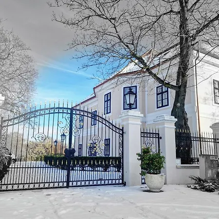 Kaštieľ Bed & Breakfast 4*